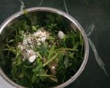 A picture of step 3 of Garlic Murmura Bhel.