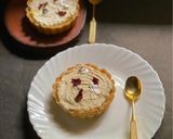 A picture of step 5 of Shrikhand Tart.
