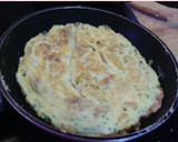 Foto del paso 4 de la receta: Tapa de tortilla de gambas al ajillo con camarones