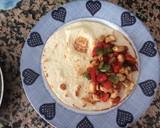 Foto del paso 7 de la receta: Fajitas con pollo, pimiento y cebolla