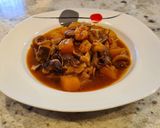 Foto del paso 5 de la receta: Chipirones guisados con calabaza, setas y gambas