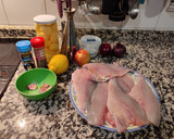 Foto del paso 1 de la receta: Dorada a la espalda