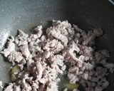 Foto langkah ke 4 dari resep Mommy bento pinkie pie enoki siram babi saos tiram.