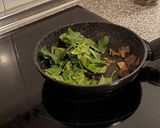 Foto del paso 4 de la receta Tortilla con boletus y espinacas