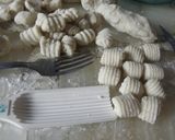 Foto del paso 2 de la receta: Ñoquis de queso crema