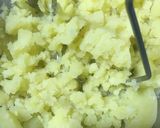 Gambar langkah 2 resipi Creamy Mashed Potato.