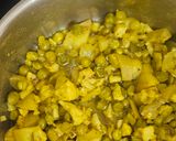 A picture of step 3 of Healthy green pav bhaji.