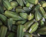 صورة لخطوة 2 من وصفة بامية مجمدة نباتي 🌱