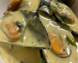 A picture of step 4 of Creamy Mussels.