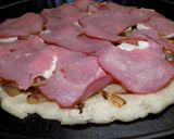 Foto del paso 5 de la receta: Pizza pastrami con cebollas caramelizadas