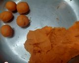 A picture of step 5 of Tri colour goli idli.