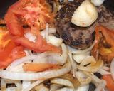 Foto del paso 2 de la receta: Carne de hamburguesa con ensalada