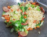 Foto langkah ke 4 dari resep 271. Mie Goreng Sosis.