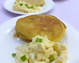 A picture of step 4 of Scrambled Eggs With Fluffy Pancakes.