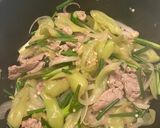 รูปขั้นตอนการทำที่ 5 ของ ผัดพริกหยวกใส่หมู