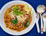 A picture of step 4 of Singapore Chicken Laksa with Vegetables.