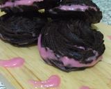 Foto langkah ke 5 dari resep Soes coklat vla strawberry (2 telur).