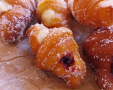 Foto del paso 20 de la receta: Mini croissants con masa brioche rellenos de crema y coulis de arándanos