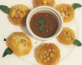 A picture of step 6 of Pani puri.