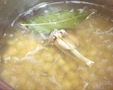 Foto del paso 1 de la receta Garbanzos con espinacas y huevo duro