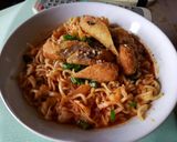 Foto langkah ke 4 dari resep Mie Rebus Kuah Pedas Ala Mei.