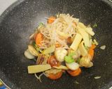 Currys wok 🍳 tészta 🍜 zöldségekkel 🥕🌶️🥦 és ➕ lilakáposztával 🥬 recept fázis 1 fotója
