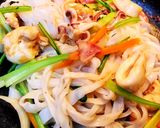 A picture of step 2 of Stir-Fried Mixed Phở.