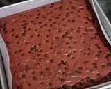 Foto langkah ke 9 dari resep Red Velvet Fudgy Brownies.