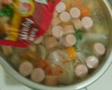 Foto langkah ke 4 dari resep Sop sosis sayuran simple.