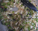 Foto del paso 3 de la receta: Fricasé de pollo de mi abuela🤶