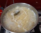 Foto del paso 1 de la receta: Tallarines en salsa roja y champiñones