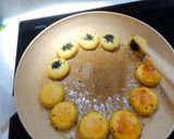 Hình bước làm 4 của món Bánh khoai lang hạnh nhân