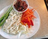 Hình bước làm 1 của món Udon xào thịt bò