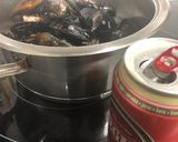 Foto del paso 2 de la receta Mejillones al vapor con cerveza