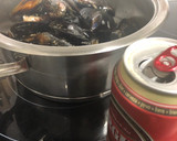Foto del paso 2 de la receta: Mejillones al vapor con cerveza