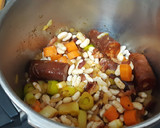 Foto del paso 4 de la receta: Alubias blancas con chorizo picante, verduras y bacon