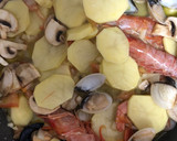 Foto del paso 1 de la receta: Pez espada con marisco al horno