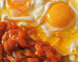 Foto del paso 6 de la receta: Pimientos rojos caramelizados con Huevos fritos