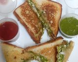 A picture of step 6 of Paneer capsicum, onion toast.