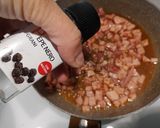 Foto del passaggio 2 della ricetta Semi di melone con prosciutto e cavoli