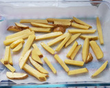 Foto del paso 4 de la receta: Patatas fritas horneadas (4 ingredientes)