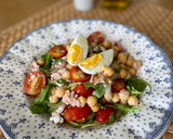 Foto del paso 3 de la receta: Ensalada de garbanzos, rúcula y atún