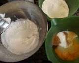 Foto del paso 1 de la receta Bizcocho navideño especiado, con oporto y chocolates