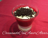 Foto del paso 8 de la receta: Crema de queso con coulís de frambuesas, para San Valentín