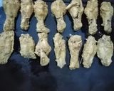 صورة لخطوة 3 من وصفة فخيطات و أجنحة في الفرن🐔