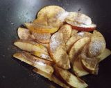 Foto del paso 1 de la receta Manzanas caramelizadas con vino dulce, semillas y especias