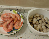 Foto del paso 1 de la receta: Almejas y langostinos con arroz