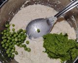 A picture of step 4 of Rava Matar Idli.