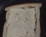 A picture of step 3 of Egg omelette sandwich.
