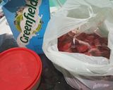 Foto langkah ke 1 dari resep Korean Strawberry Milk.